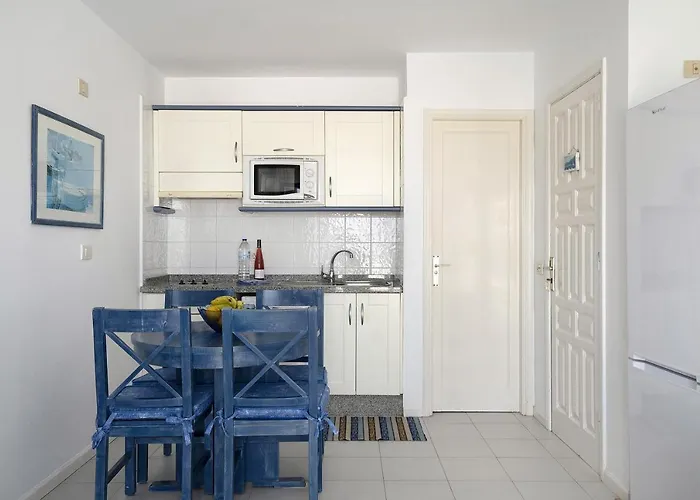 Con Vista Piscina 卡门港